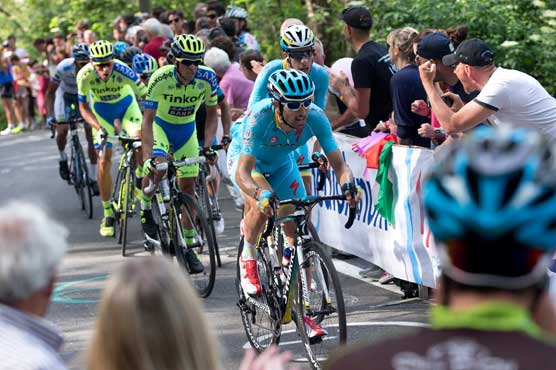 Cycling: Froome on defensive as mountains loom