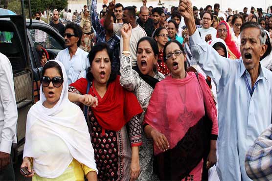 MQM protests in Karachi, other cities against ministers' remarks