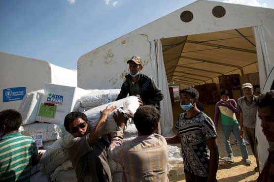 Free meals offer comfort to Nepal quake victims