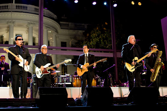 Los Lobos return with album of reflection 