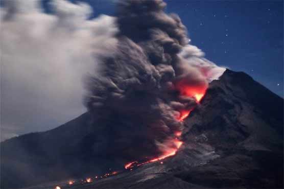Volcano shuts major Indonesian airport during holiday rush