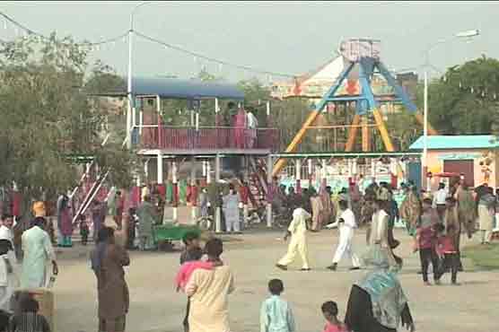 Muslims visit recreational places to celebrate second day of Eid
