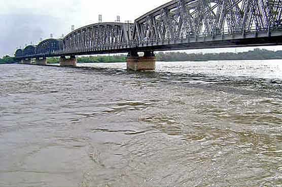 Indus River swell after heavy rains,several villages inundated in RYK