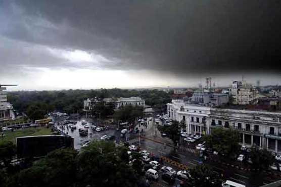 Brief, heavy shower trips feeders in different areas of Lahore