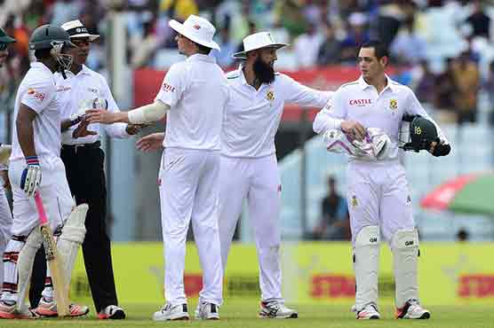 Proteas' de Kock fined for shoulder barging Tamim