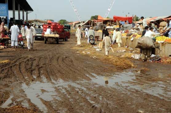 Monsoon shower creates issues in Karachi due to authorities slackness