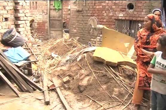Girl dies after roof of a house collapses in Lahore