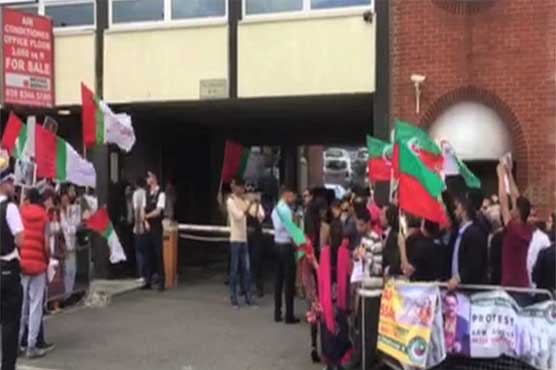 London: PTI, MQM workers clash, shout slogans