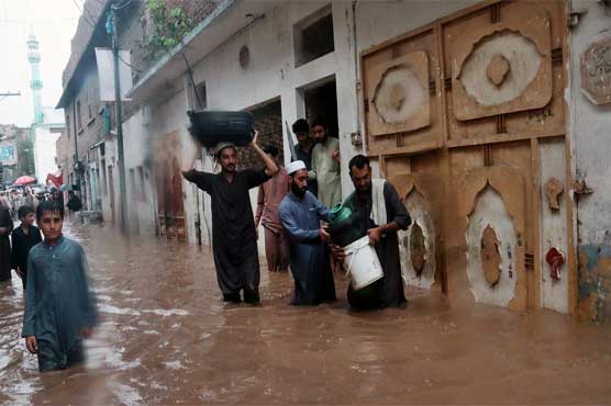 Lightening, collapsed roofs, electric current claim 6 lives