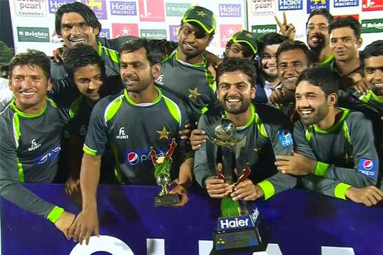 Sri Lanka win final ODI but Azhar Ali lifts the trophy