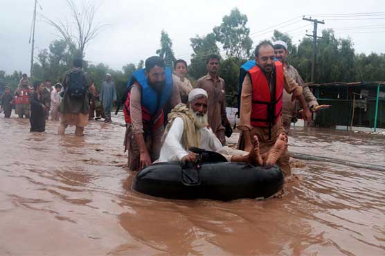 Peshawar: Nullah Budhni overflows again, water breaks into houses