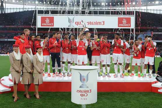 Football: Walcott seals Emirates Cup success for Arsenal
