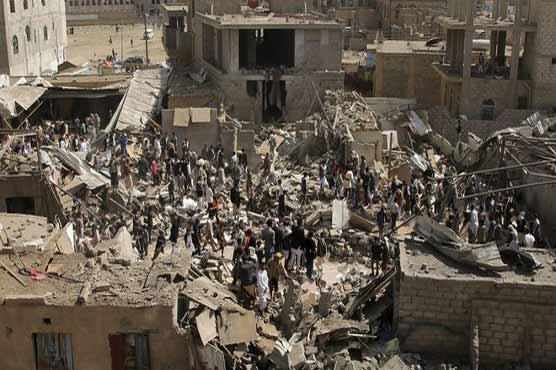 Saudi-led coalition suspends Yemen strikes to allow aid