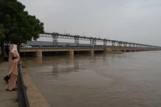 Water levels at Sukkur, Guddu surge, IRSA issues latest figures