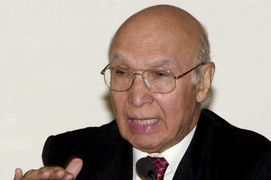 Talks delayed due to request by Afghan Taliban after Mullah Omar's death: Sartaj Aziz
