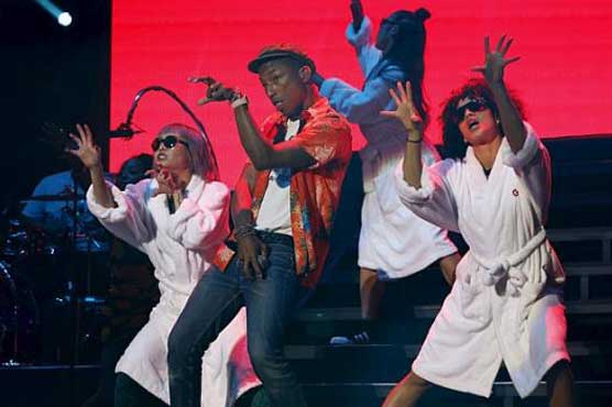 Crowds flock to Morocco music festival tinged with controversy