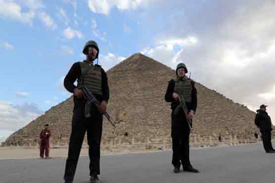 Gunmen in Egypt kill 2 police officers outside Giza Pyramids