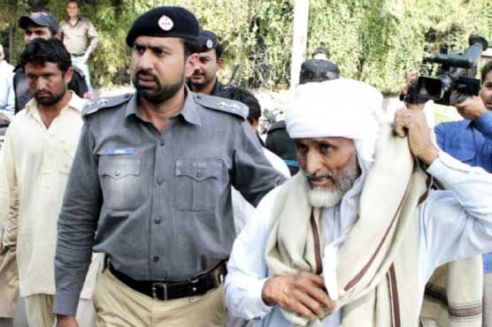 Farmers Union protest against tax, Multan Road blocked