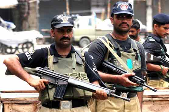 Karachi: Police apprehend two Afghans, confiscate weapons