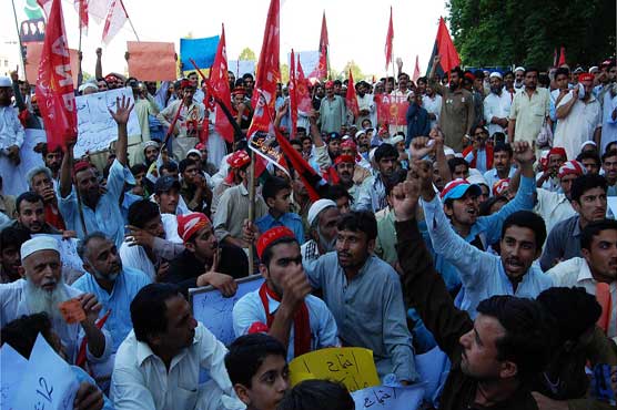 Islamabad: Political parties hold protests outside ECP office