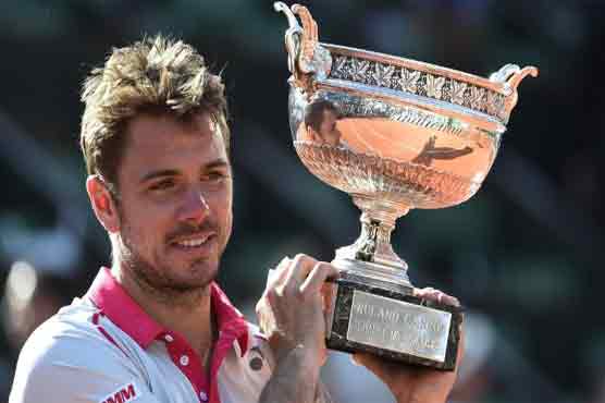 Wawrinka dashes Djokovic dream to win French Open