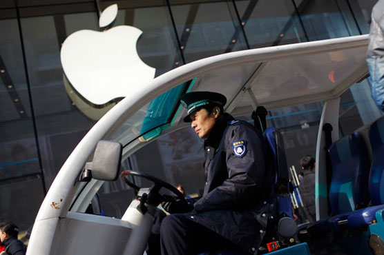 Apple drives vehicles to collect data to improve Maps