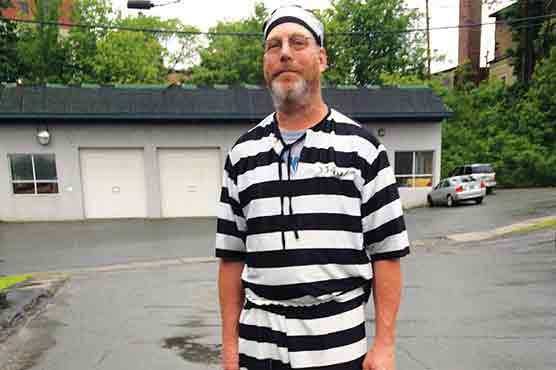 Man dismissed from jury duty for wearing prisoner costume