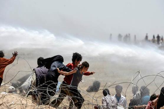 Turkish forces block massing Syrians at border: AFP