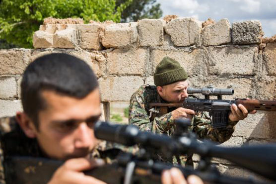 Kurds cut road to IS 'capital' in battle for Syria border town