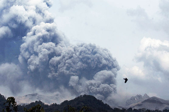 More than 10,000 flee erupting Indonesian volcano 