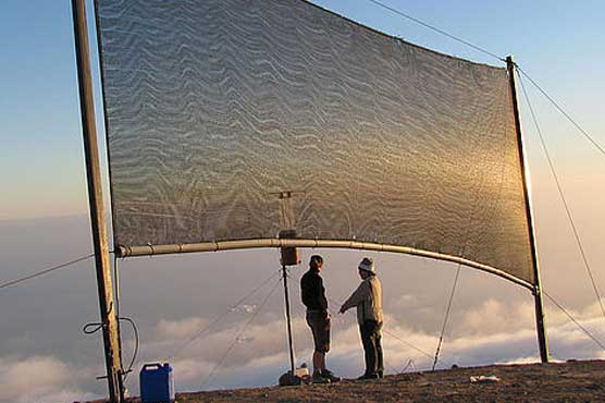 Moroccan villagers harvest fog for water supply 