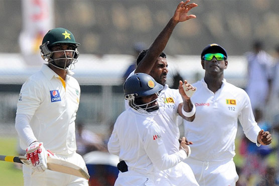 Pakistan collapses to 118-5 as bad weather stops play