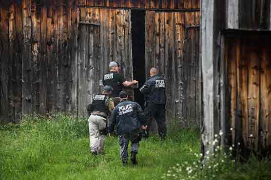 Net closes on escaped New York convicts 