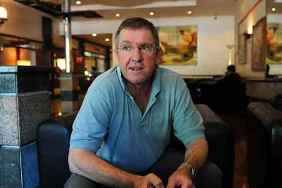 Bayliss plays straight bat on Pietersen selection