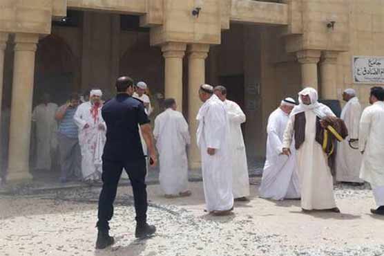 Kuwaiti mosque hit by suicide attack, at least eight wounded