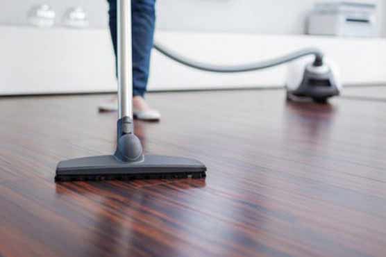 German robbers chased away by shopkeeper wielding vacuum cleaner