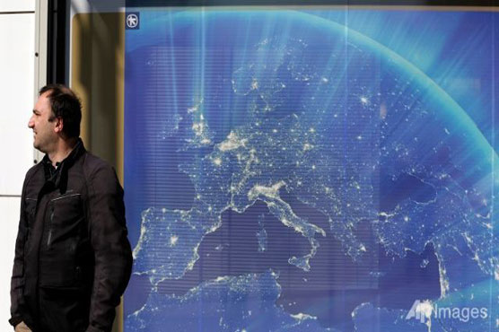 Eurozone prices, jobs firm but deflation threat remains