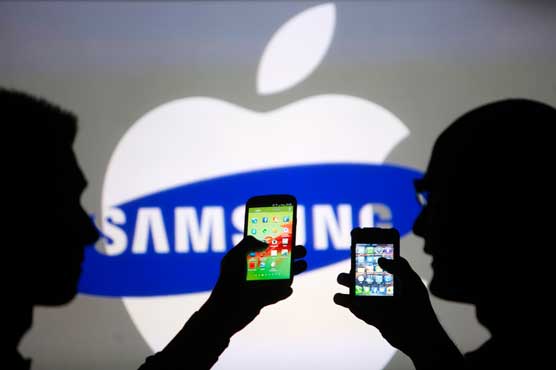 Apple edges Samsung, retakes smartphone throne: survey