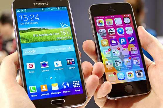 Apple edges Samsung, retakes smartphone throne: Survey