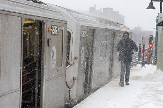 Massive winter storm sweeps US from Texas to northeast