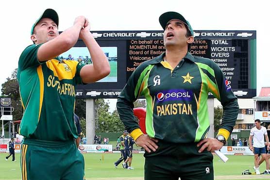 South Africa won the toss and elected to field