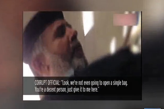Video showing custom official taking bribe causes stir