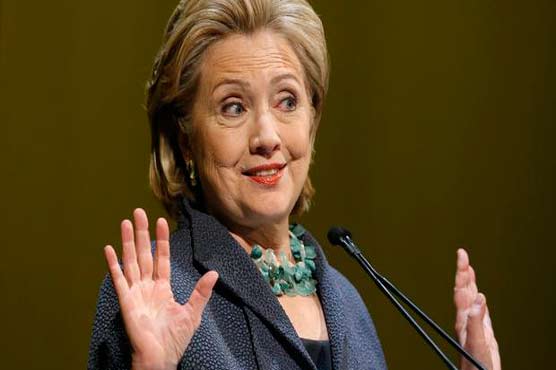 Clinton avoids email controversy at women's event