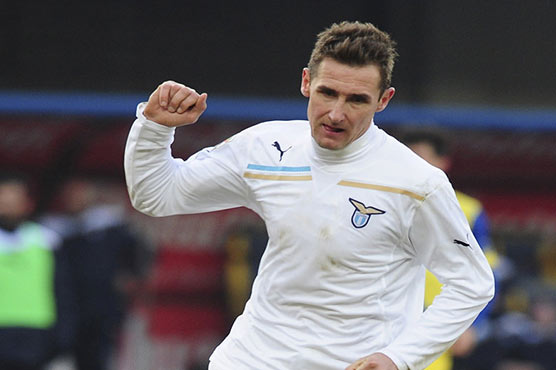 Football: Klose double caps Lazio rout of Fiorentina