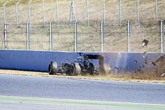 Formula One: Alonso crash piles pressure on McLaren