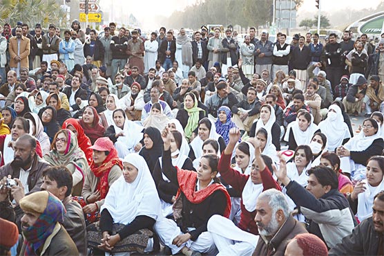 Private hospital's paramedical staff stages protest in Lahore