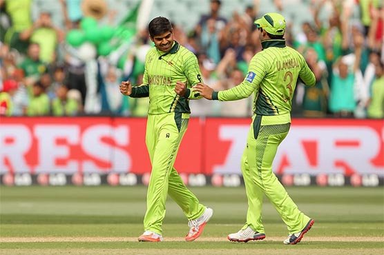 Pakistan crush Ireland to reach quarter-finals