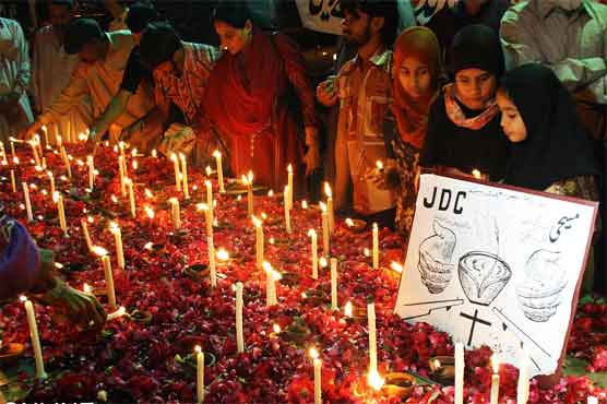 Karachi: People hold vigil in solidarity with Christian community