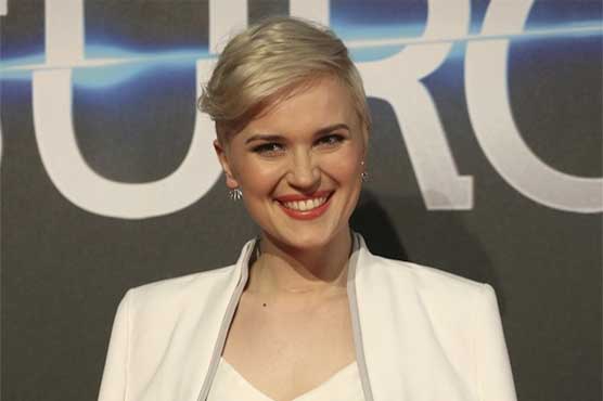 Space, the next frontier for 'Insurgent' author