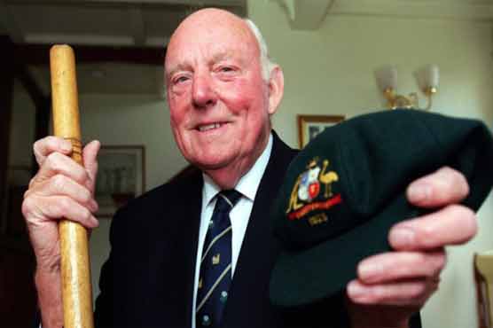 Former England bowler Appleyard dies aged 90